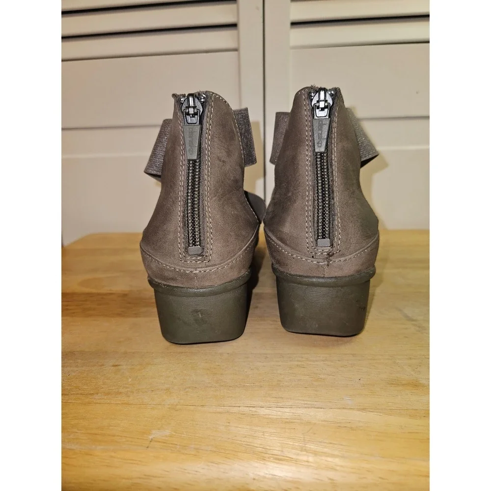 Dansko Women 7.5 Taupe Perforated Leather Wedge Sandals Metallic Straps Back Zip